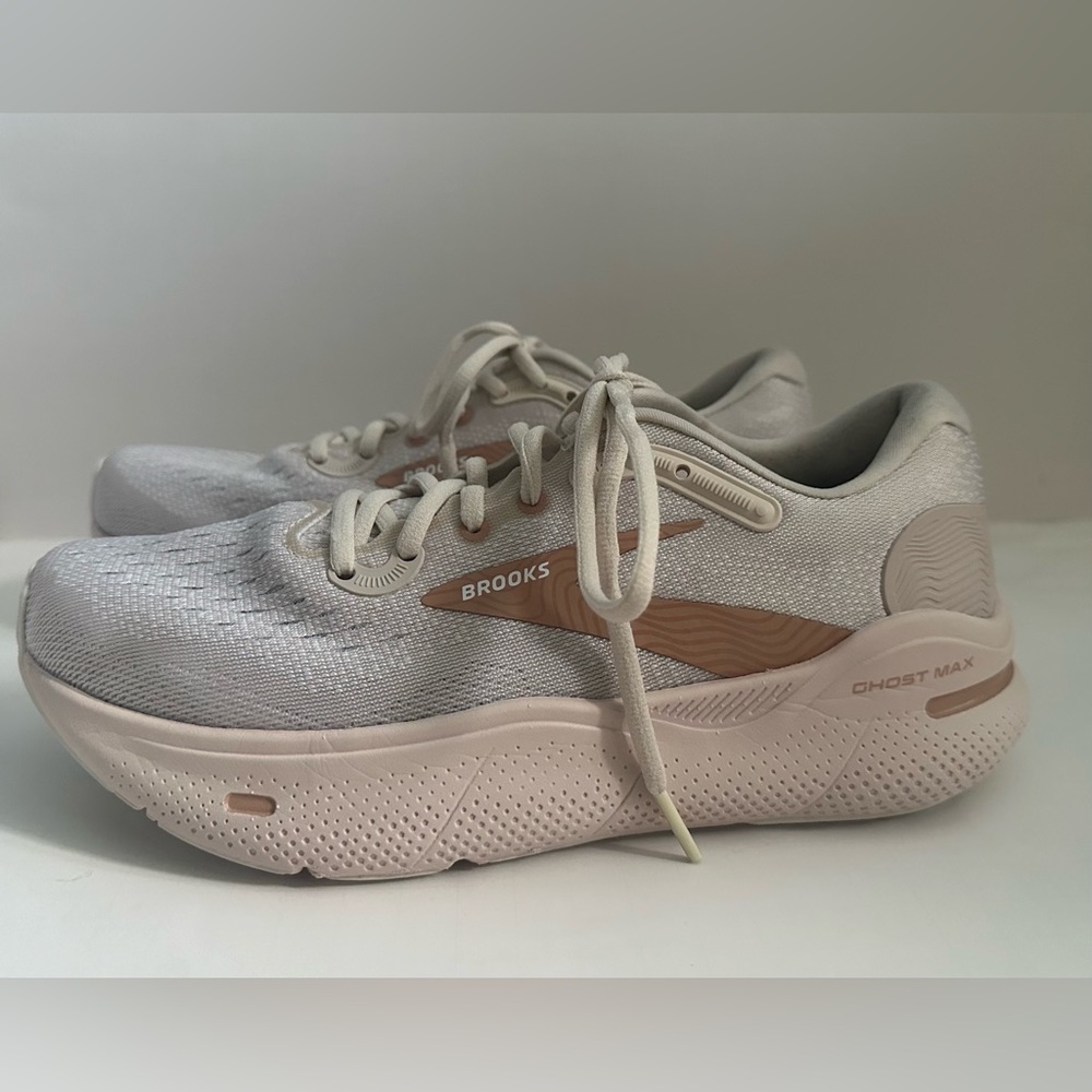 Women’s Brooks Ghost Max limited edition crystal gray/white/tuscany size 7